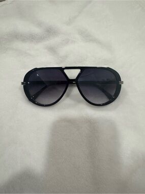 Vince Camuto Black Aviator Sunglasses with Gradient Lenses